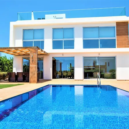 Luxurioese Mit Privatem Pool Und Whirlpool By Interhome Σπίτι διακοπών *