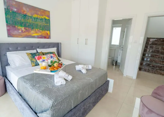 Luxurioese Mit Privatem Pool Und Whirlpool By Interhome