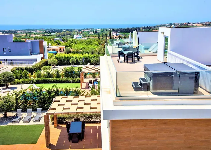 Luxurioese Mit Privatem Pool Und Whirlpool By Interhome Σπίτι διακοπών *