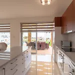 Luxurioese Mit Privatem Pool Und Whirlpool By Interhome بيت للعطل *