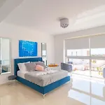 Luxurioese Mit Privatem Pool Und Whirlpool By Interhome بييا