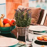 Luxurioese Mit Privatem Pool Und Whirlpool By Interhome بيت للعطل