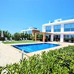 Luxurioese Mit Privatem Pool Und Whirlpool By Interhome بيت للعطل *