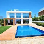 Luxurioese Mit Privatem Pool Und Whirlpool By Interhome * بييا