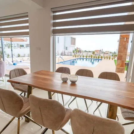 Luxurioese Mit Privatem Pool Und Whirlpool By Interhome Prázdninový dům