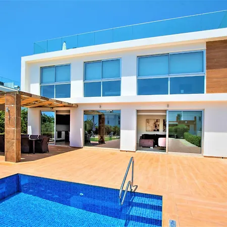 Luxurioese Mit Privatem Pool Und Whirlpool By Interhome
