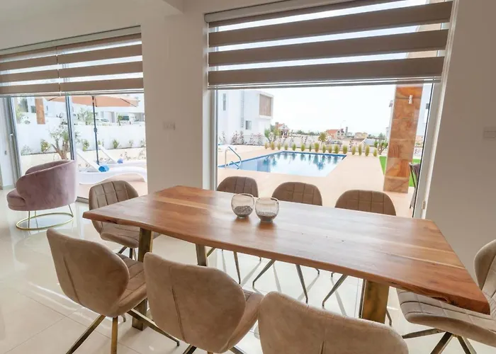 Luxurioese Mit Privatem Pool Und Whirlpool By Interhome Prázdninový dům