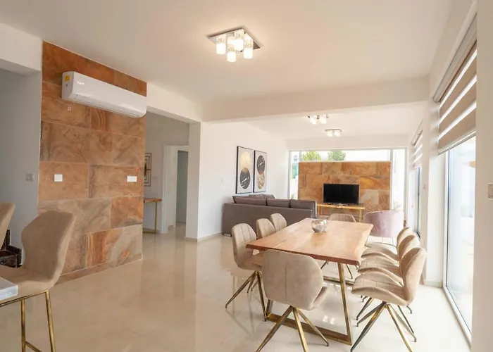 Luxurioese Mit Privatem Pool Und Whirlpool By Interhome Prázdninový dům