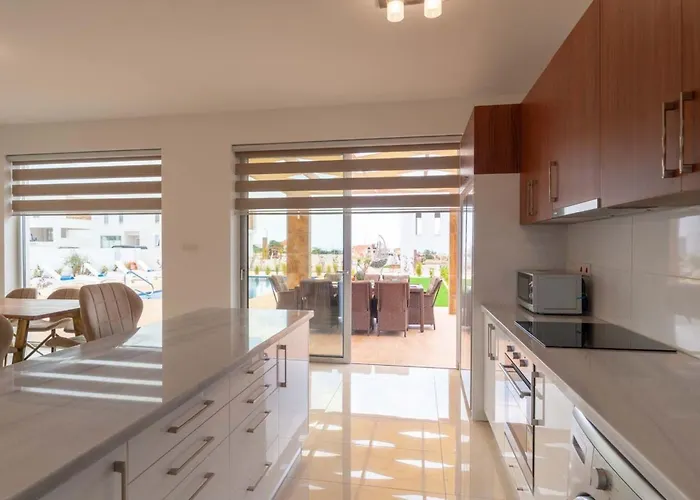 Luxurioese Mit Privatem Pool Und Whirlpool By Interhome Prázdninový dům *